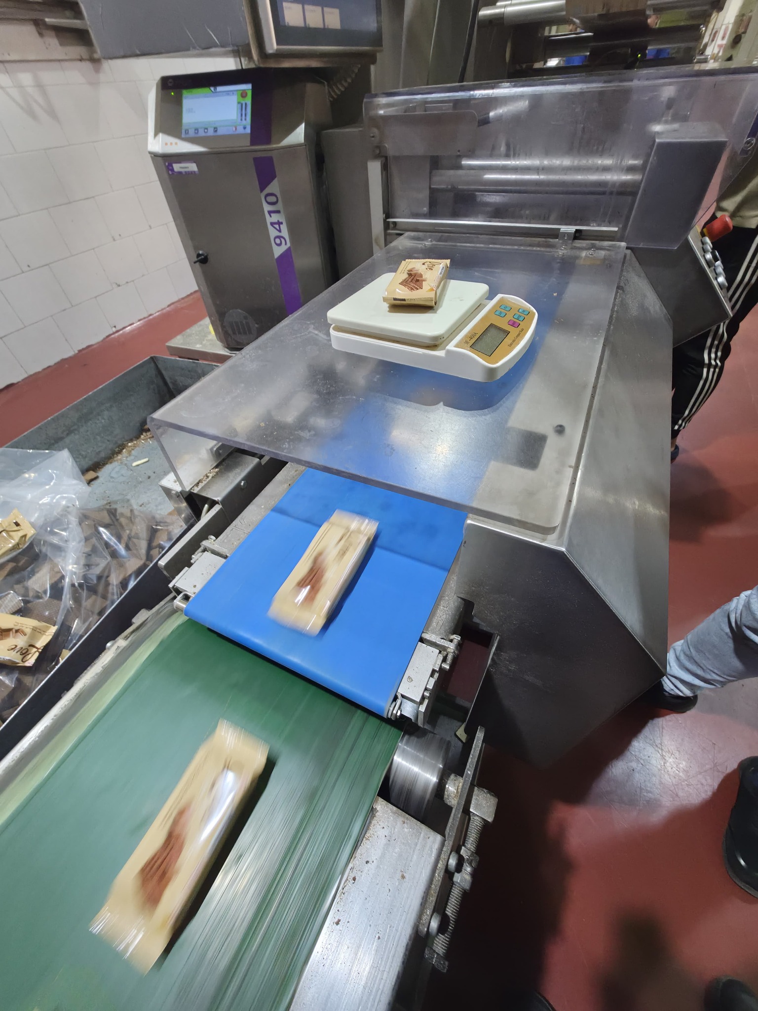 Automated packing and weighing line